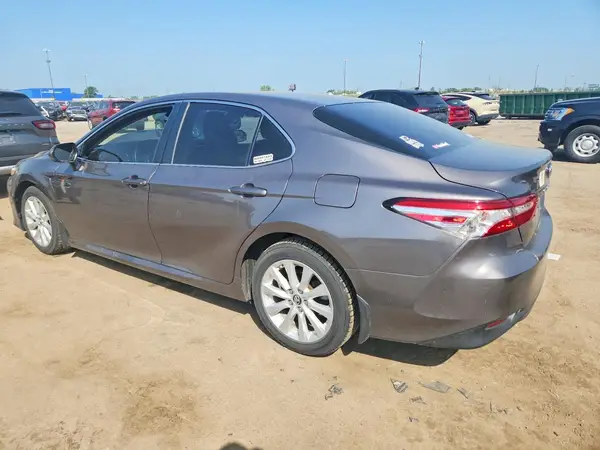 4T1B11HK7JU145639 2018 TOYOTA CAMRY - Image 2