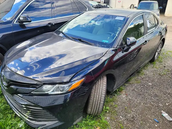 4T1B11HK7JU145706 2018 TOYOTA CAMRY - Image 2