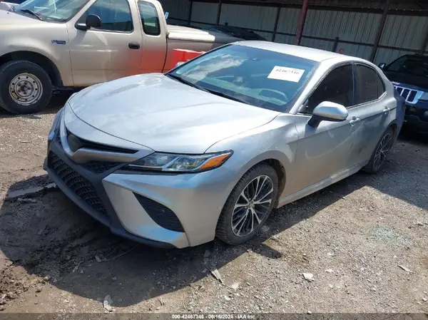 4T1B11HK7JU146144 2018 TOYOTA CAMRY - Image 2
