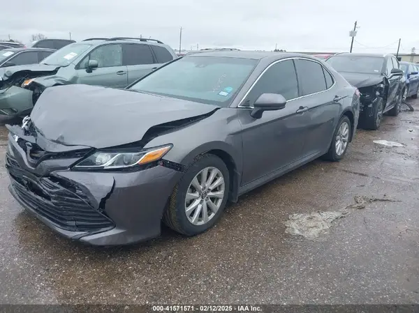 4T1B11HK7JU147715 2018 TOYOTA CAMRY - Image 2