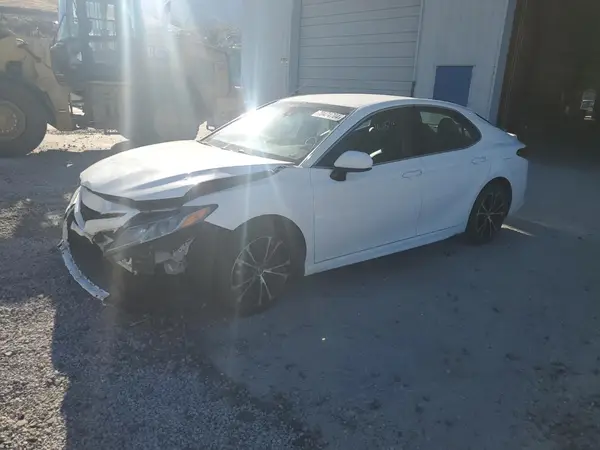 4T1B11HK7JU148301 2018 TOYOTA CAMRY - Image 1