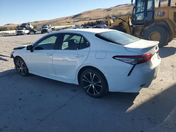 4T1B11HK7JU148301 2018 TOYOTA CAMRY - Image 2