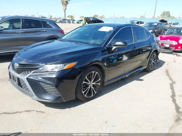 4T1B11HK7JU156091 2018 TOYOTA CAMRY - Image 2