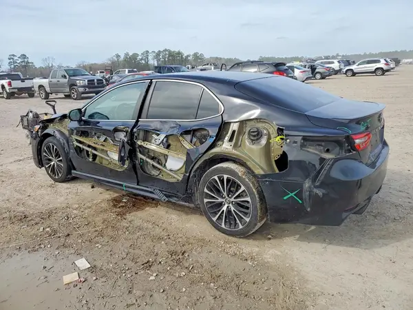 4T1B11HK7JU156155 2018 TOYOTA CAMRY - Image 2