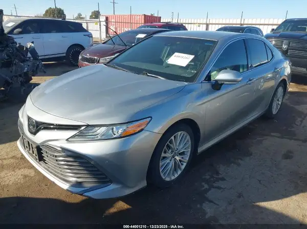 4T1B11HK7JU157127 2018 TOYOTA CAMRY - Image 2