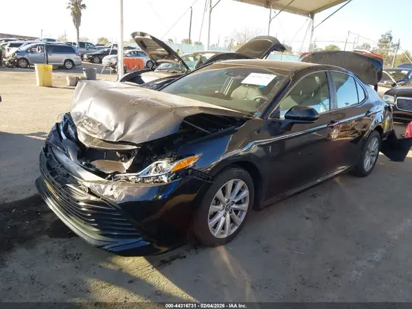 4T1B11HK7JU157466 2018 TOYOTA CAMRY - Image 2