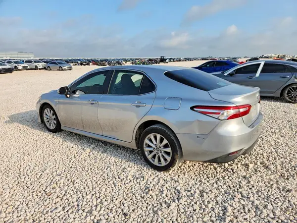 4T1B11HK7JU500941 2018 TOYOTA CAMRY - Image 2