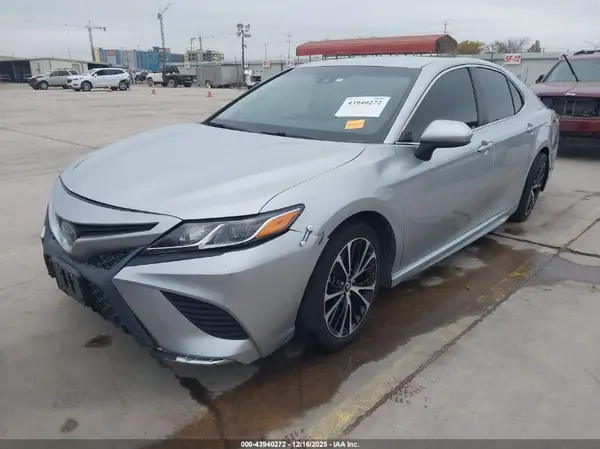 4T1B11HK7JU501216 2018 TOYOTA CAMRY - Image 2