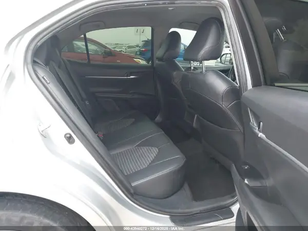 4T1B11HK7JU501216 2018 TOYOTA CAMRY - Image 8