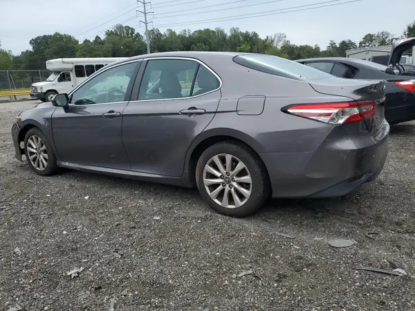 4T1B11HK7JU507212 2018 TOYOTA CAMRY - Image 2