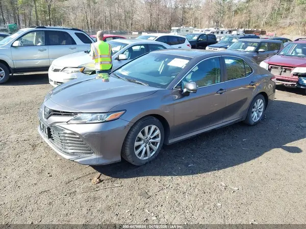 4T1B11HK7JU507243 2018 TOYOTA CAMRY - Image 2