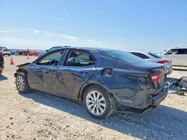 4T1B11HK7JU510045 2018 TOYOTA CAMRY - Image 2
