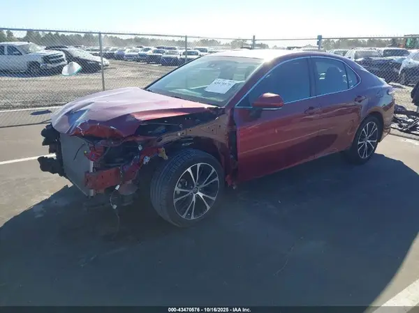4T1B11HK7JU511583 2018 TOYOTA CAMRY - Image 2