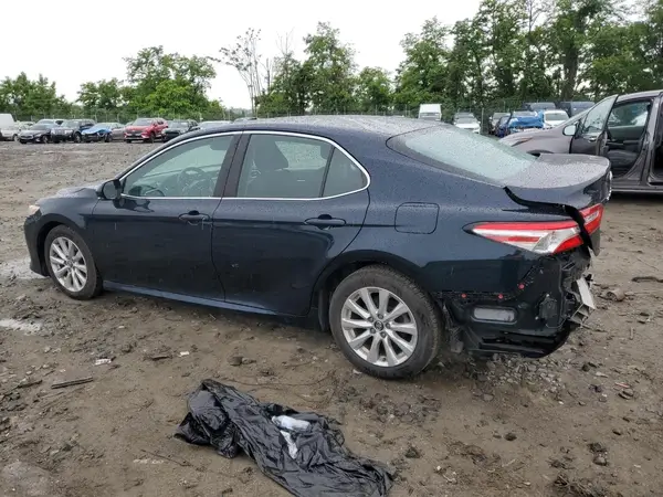 4T1B11HK7JU512071 2018 TOYOTA CAMRY - Image 2