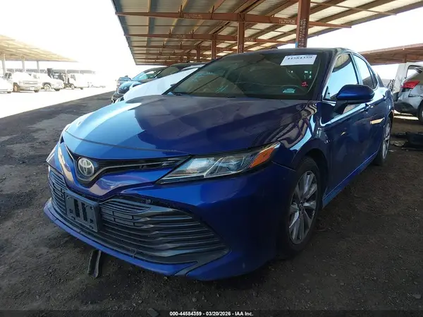 4T1B11HK7JU512670 2018 TOYOTA CAMRY - Image 2