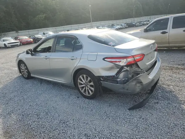 4T1B11HK7JU513916 2018 TOYOTA CAMRY - Image 2
