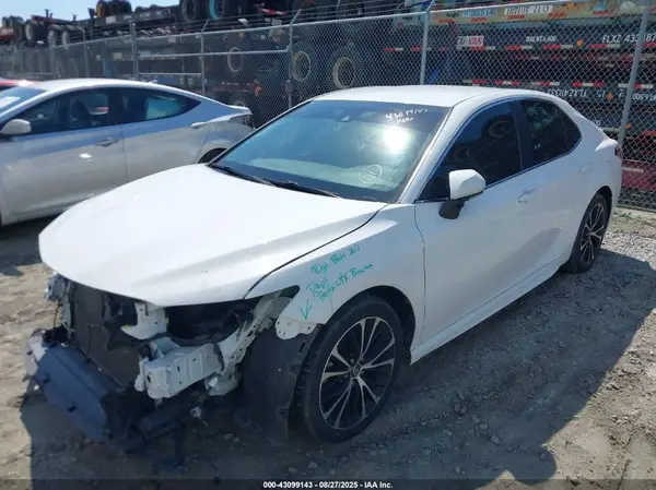4T1B11HK7JU515360 2018 TOYOTA CAMRY - Image 2