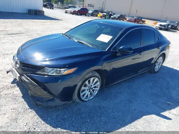 4T1B11HK7JU515844 2018 TOYOTA CAMRY - Image 2