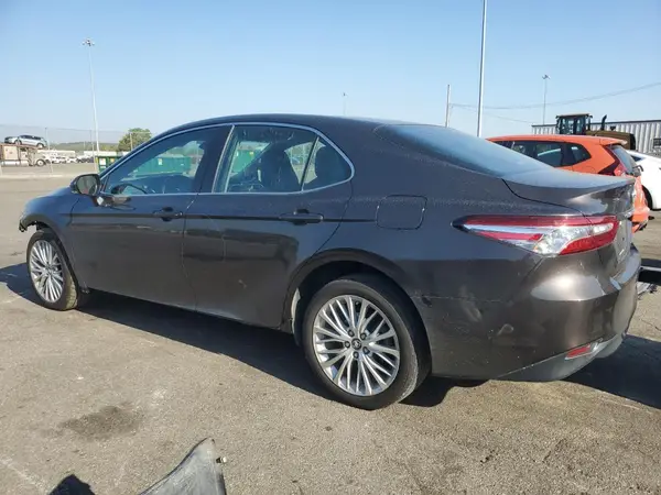 4T1B11HK7JU517299 2018 TOYOTA CAMRY - Image 2