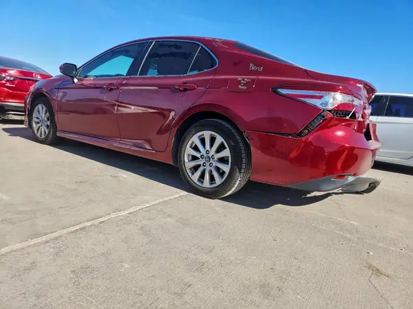 4T1B11HK7JU517321 2018 TOYOTA CAMRY - Image 2