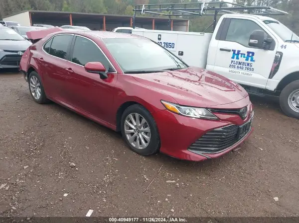 4T1B11HK7JU520557 2018 TOYOTA CAMRY - Image 1