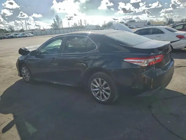 4T1B11HK7JU520719 2018 TOYOTA CAMRY - Image 2