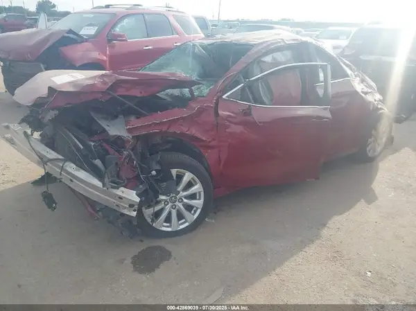 4T1B11HK7JU523071 2018 TOYOTA CAMRY - Image 2