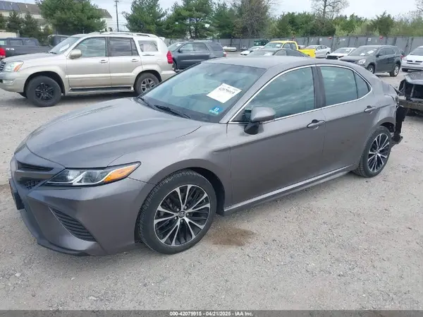 4T1B11HK7JU524804 2018 TOYOTA CAMRY - Image 2