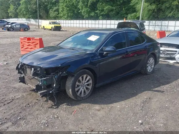 4T1B11HK7JU525645 2018 TOYOTA CAMRY - Image 2