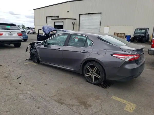 4T1B11HK7JU526682 2018 TOYOTA CAMRY - Image 2