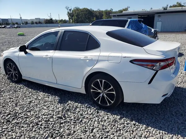 4T1B11HK7JU526858 2018 TOYOTA CAMRY - Image 2