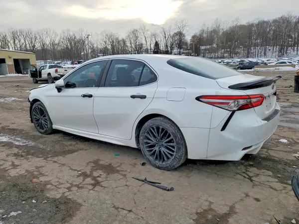 4T1B11HK7JU529338 2018 TOYOTA CAMRY - Image 2