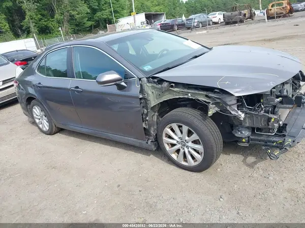4T1B11HK7JU530697 2018 TOYOTA CAMRY - Image 1