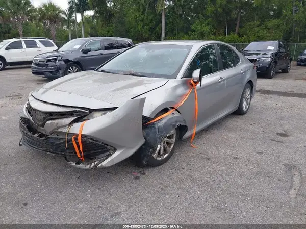 4T1B11HK7JU530831 2018 TOYOTA CAMRY - Image 2