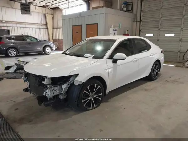 4T1B11HK7JU533244 2018 TOYOTA CAMRY - Image 2