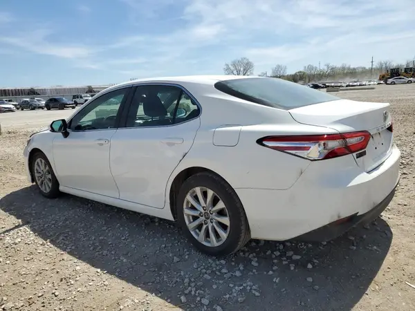 4T1B11HK7JU535592 2018 TOYOTA CAMRY - Image 2