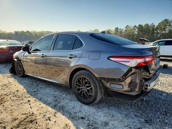 4T1B11HK7JU536807 2018 TOYOTA CAMRY - Image 2