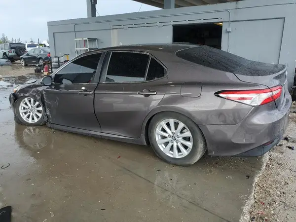 4T1B11HK7JU537875 2018 TOYOTA CAMRY - Image 2