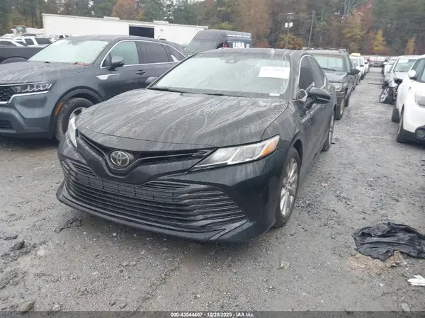 4T1B11HK7JU538511 2018 TOYOTA CAMRY - Image 2