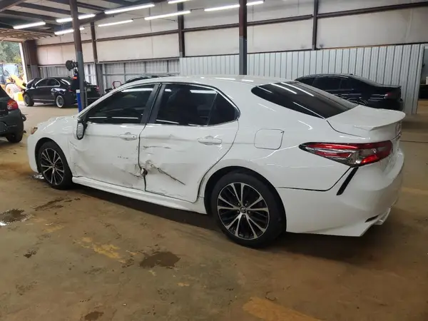 4T1B11HK7JU539965 2018 TOYOTA CAMRY - Image 2