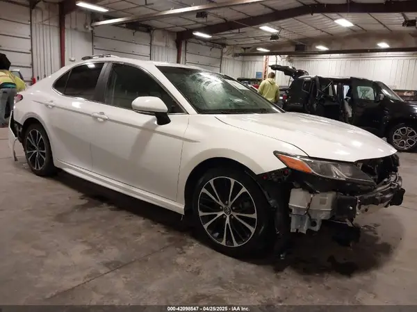 4T1B11HK7JU539996 2018 TOYOTA CAMRY - Image 1
