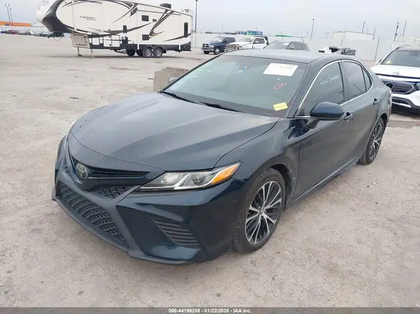 4T1B11HK7JU540632 2018 TOYOTA CAMRY - Image 2