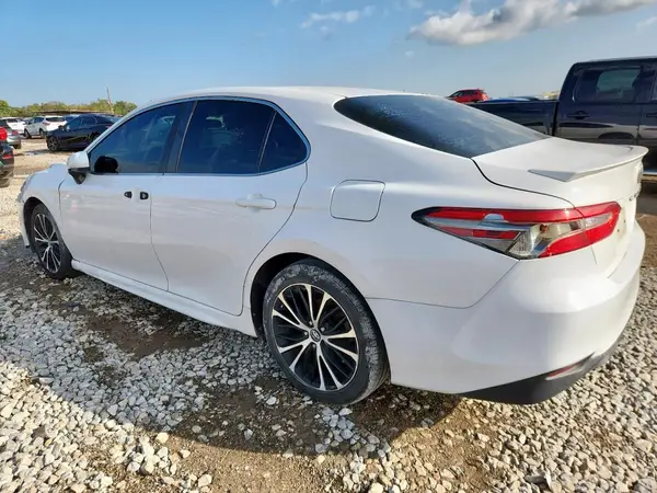4T1B11HK7JU543658 2018 TOYOTA CAMRY - Image 2