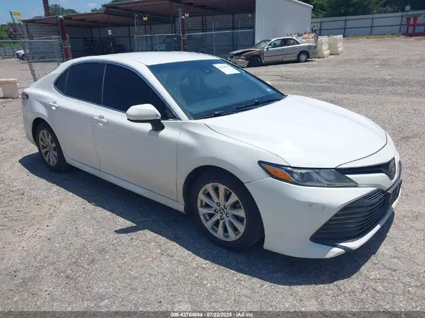 4T1B11HK7JU544244 2018 TOYOTA CAMRY - Image 1