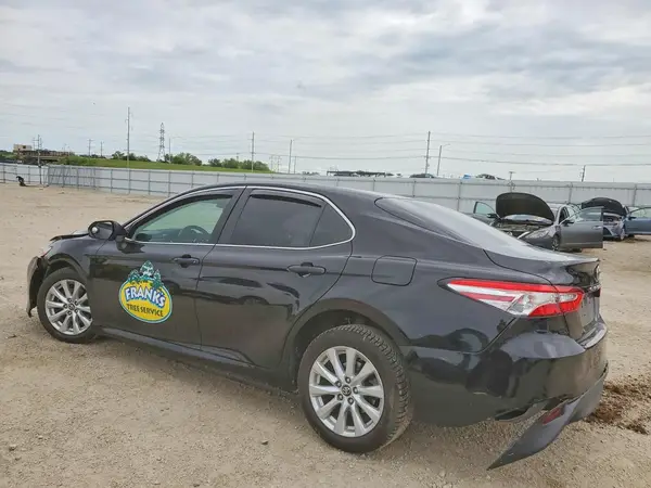 4T1B11HK7JU544325 2018 TOYOTA CAMRY - Image 2