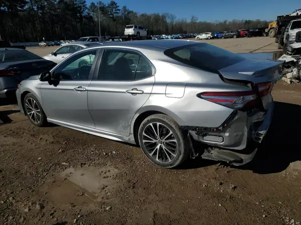4T1B11HK7JU545958 2018 TOYOTA CAMRY - Image 2