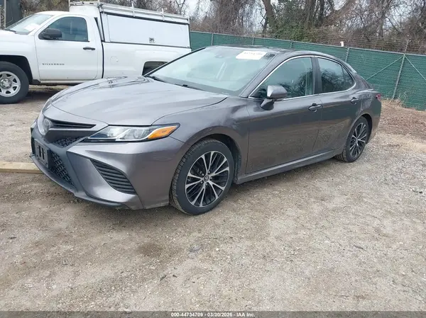 4T1B11HK7JU548181 2018 TOYOTA CAMRY - Image 2