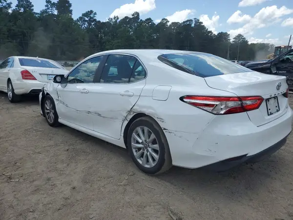 4T1B11HK7JU548357 2018 TOYOTA CAMRY - Image 2