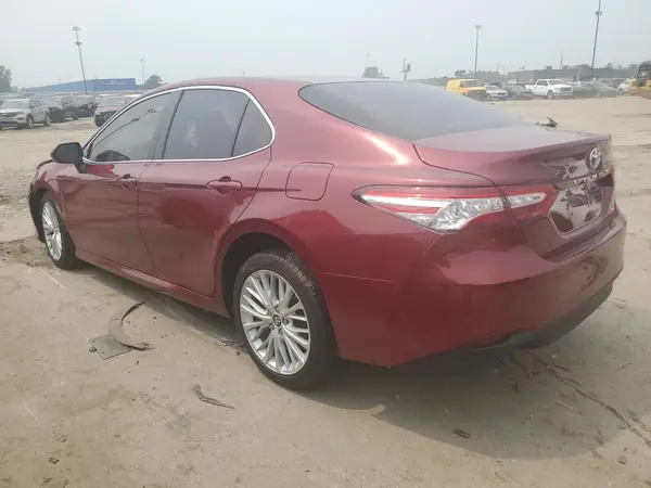 4T1B11HK7JU550190 2018 TOYOTA CAMRY - Image 2