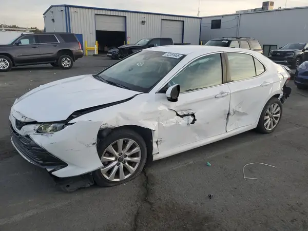 4T1B11HK7JU550559 2018 TOYOTA CAMRY - Image 1